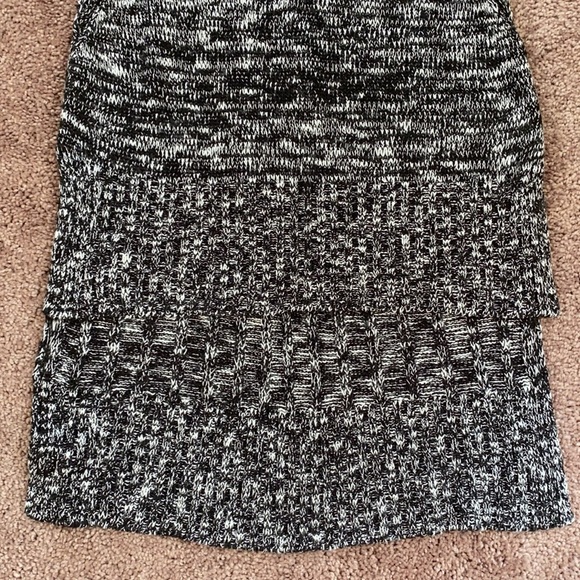 Express sleeveless sweater - XS - EUC - Picture 3 of 8